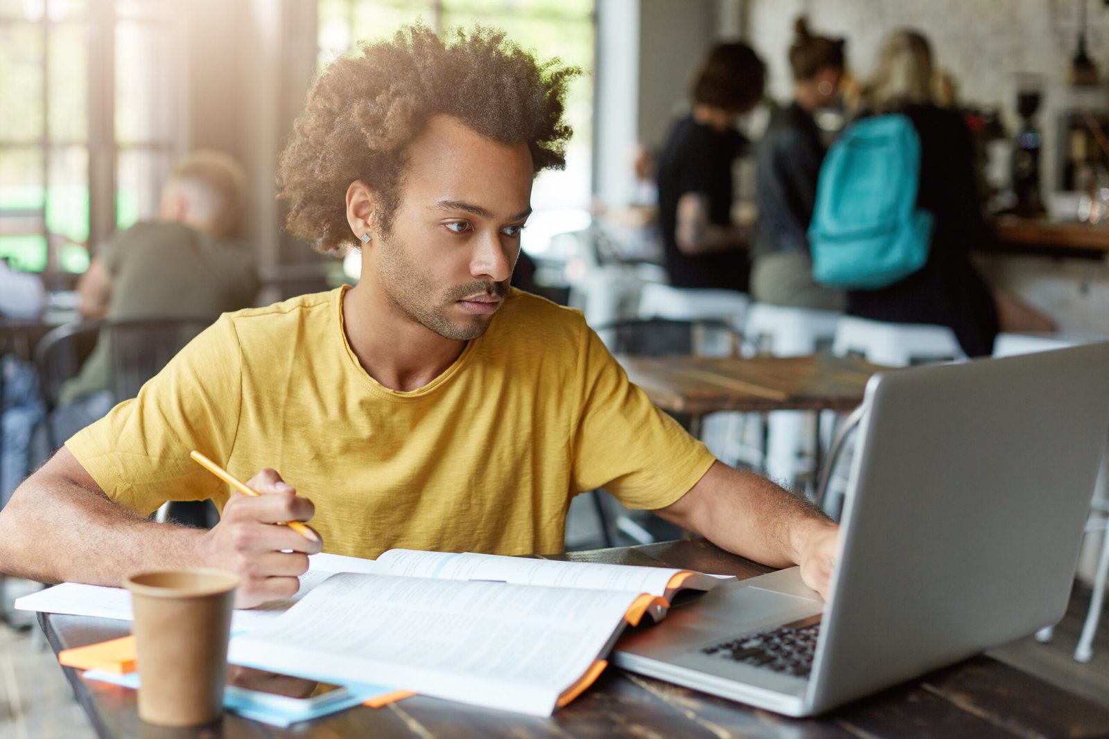 Reta Final dos Estudos: Por que métodos de estudo genéricos travam o rendimento do seu filho?